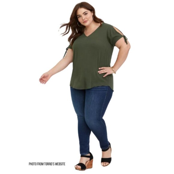 Torrid Rayon Crepe Tie Sleeve Top - Size 3 (22/24) - Picture 1 of 7